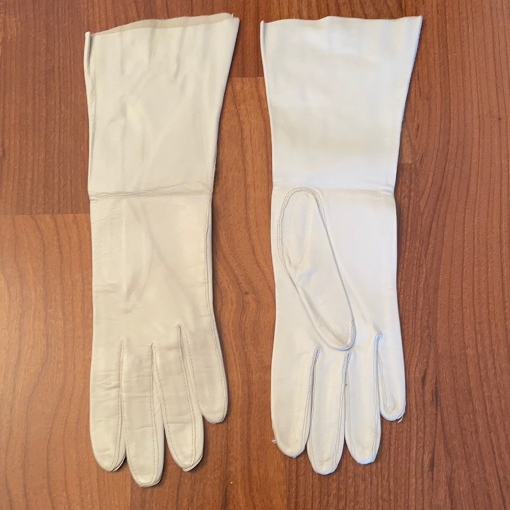 Vintage ladies Napa leather long gloves from the 40’’s or 50’s